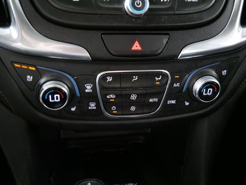 Used 2021 Chevrolet Equinox Premier AWD/4WD image 23