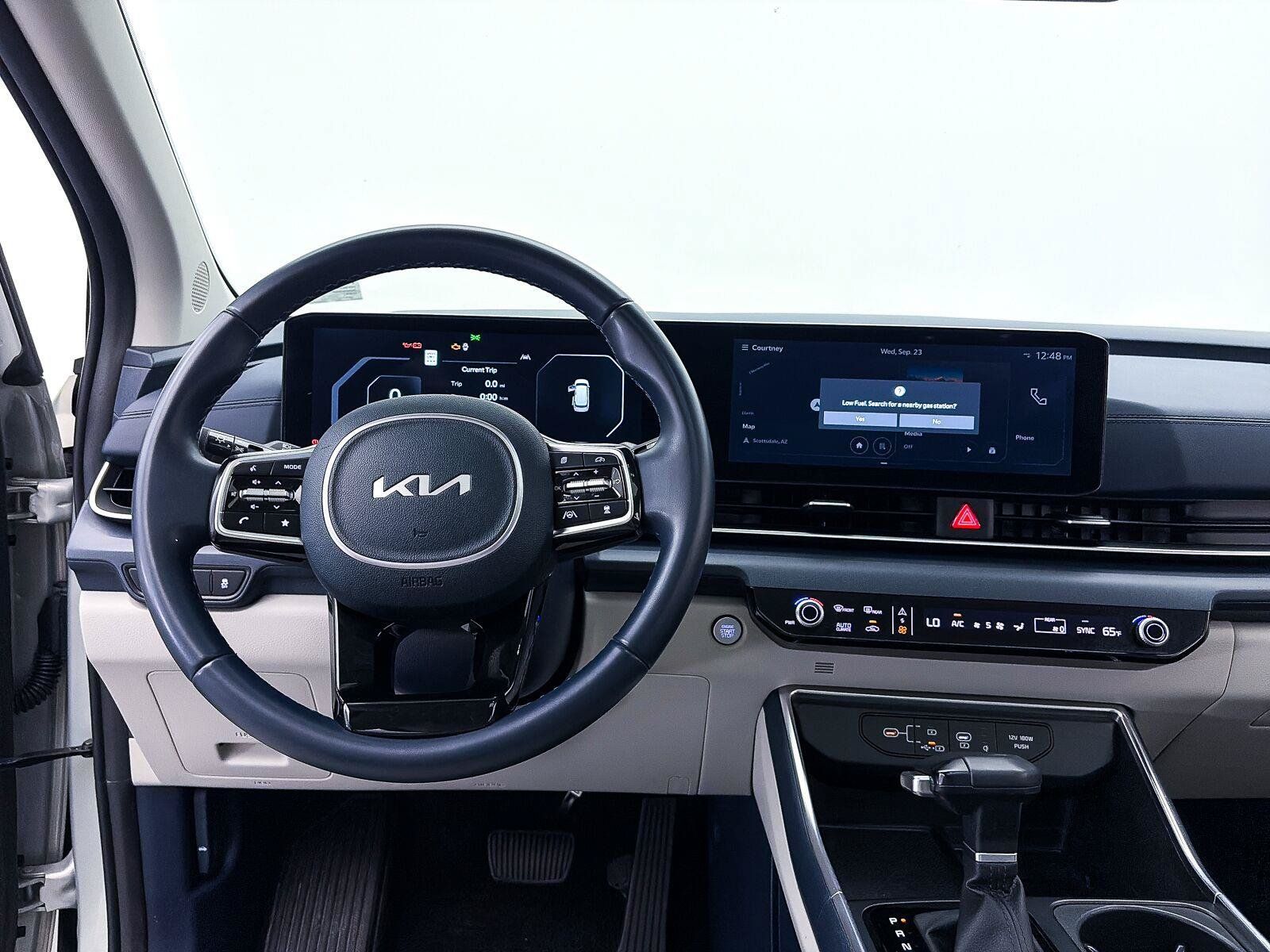Used 2025 Kia Carnival SX FWD image 4