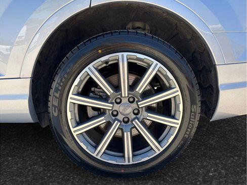 Used 2018 Audi Q7 3.0T Premium AWD/4WD image 15