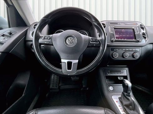 Used 2017 Volkswagen Tiguan S image 8