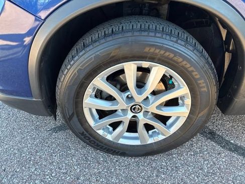Used 2018 Nissan Rogue SV AWD/4WD image 12
