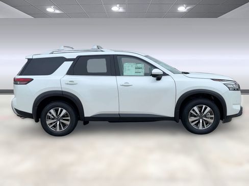 New 2025 Nissan Pathfinder SL w/ Black Appearance Package image 8