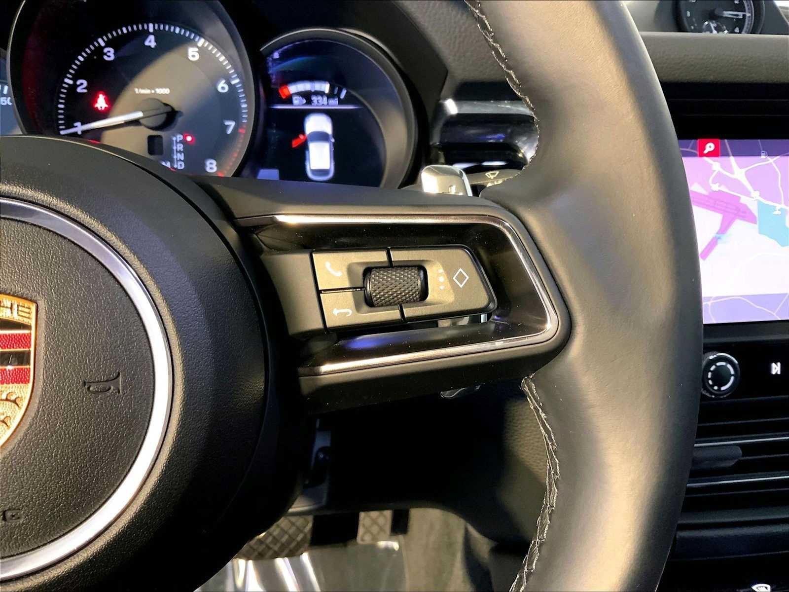 Certified 2024 Porsche Macan AWD/4WD image 28