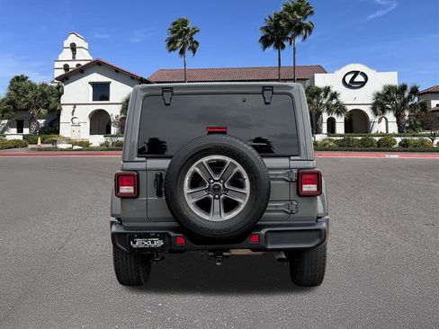 Used 2021 Jeep Wrangler Unlimited Sahara AWD/4WD image 3
