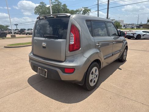 Used 2013 Kia Soul FWD image 7