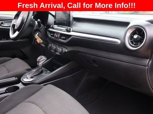 Used 2022 Kia Forte LXS w/ LXS Technology Package FWD image 8