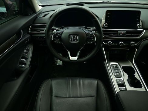 Used 2022 Honda Accord Touring image 2