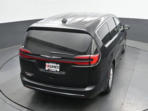Used 2023 Chrysler Pacifica Touring-L FWD image 30