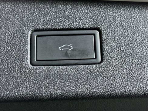 Used 2024 Volkswagen Tiguan Wolfsburg Edition image 29