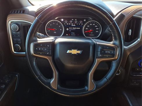 Used 2022 Chevrolet Silverado 1500 High Country w/ Technology Package AWD/4WD image 9