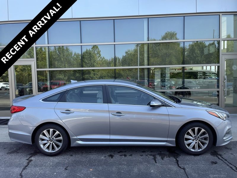 Used 2017 Hyundai Sonata Sport image 1