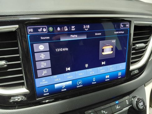 Certified 2024 Chrysler Pacifica Touring-L FWD image 38