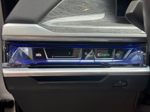Used 2023 BMW 740i RWD image 18