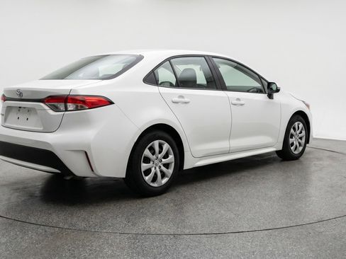 Used 2025 Toyota Corolla LE FWD image 9