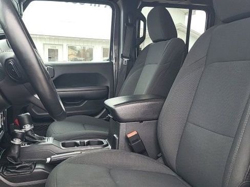 Used 2021 Jeep Gladiator Sport image 16