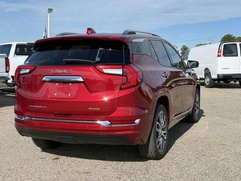 Used 2024 GMC Terrain Denali w/ Denali Premium Package AWD/4WD image 5