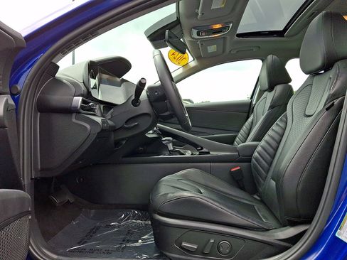 Used 2024 Hyundai Elantra Limited FWD image 11