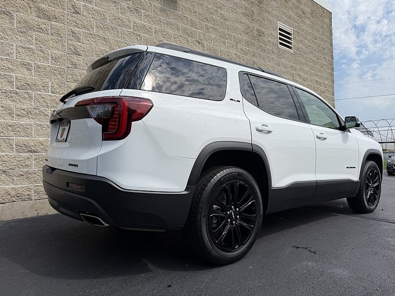 Used 2023 GMC Acadia SLE w/ Driver Convenience Package AWD/4WD image 3