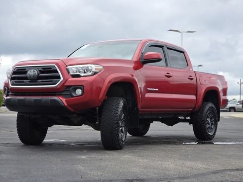 Used 2018 Toyota Tacoma SR5 AWD/4WD image 9