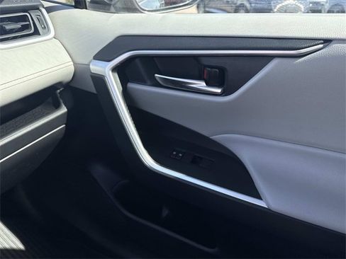 Used 2021 Toyota RAV4 XLE image 19