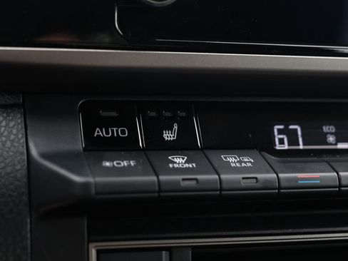 Used 2025 Toyota Camry LE AWD/4WD image 3