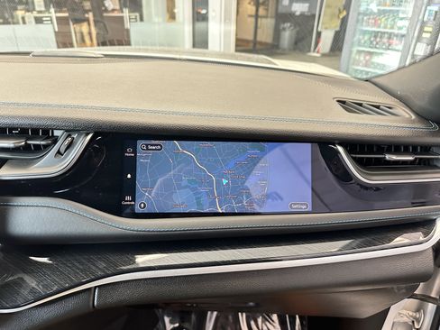 Used 2023 Jeep Grand Cherokee Trailhawk image 4