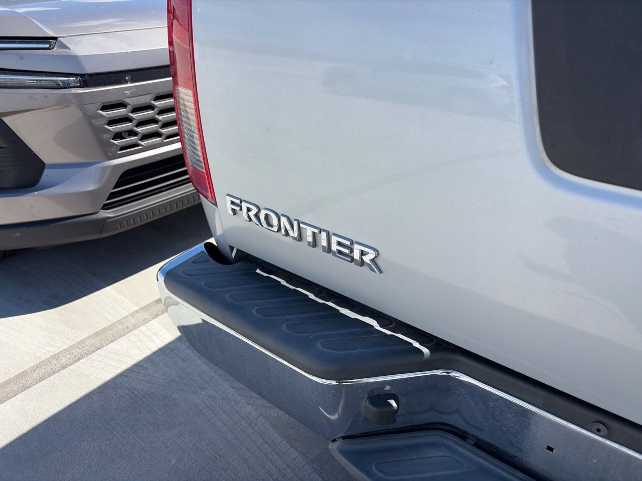 Used 2018 Nissan Frontier SV AWD/4WD image 5