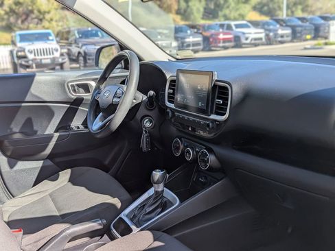 Used 2021 Hyundai Venue SE image 22