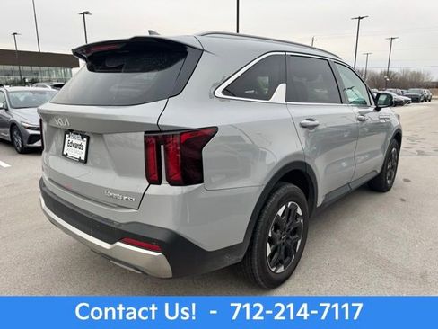 New 2025 Kia Sorento S image 3