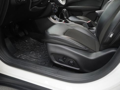 Certified 2020 Jeep Compass Latitude image 42