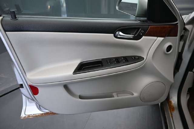 Used 2008 Chevrolet Impala LT FWD image 16