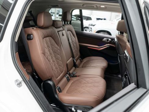 Used 2025 BMW X7 xDrive40i w/ Premium Package AWD/4WD image 13