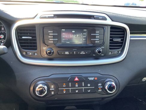Used 2018 Kia Sorento LX AWD/4WD image 38