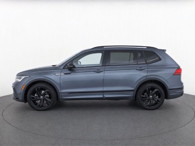 Used 2024 Volkswagen Tiguan SE R-Line FWD image 6