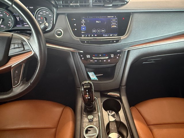 Used 2023 Cadillac XT5 Premium Luxury w/ Technology Package FWD image 3