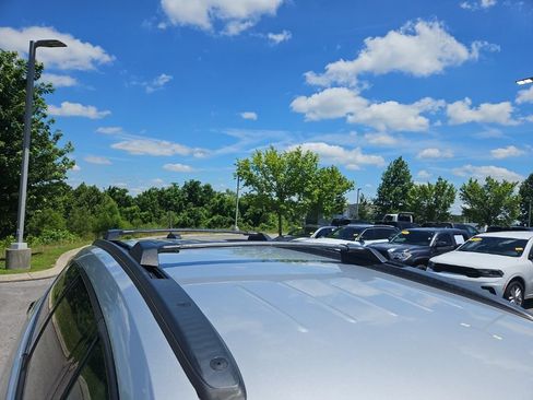 Used 2017 Chevrolet Traverse LT w/ Style and Technology Package FWD image 9