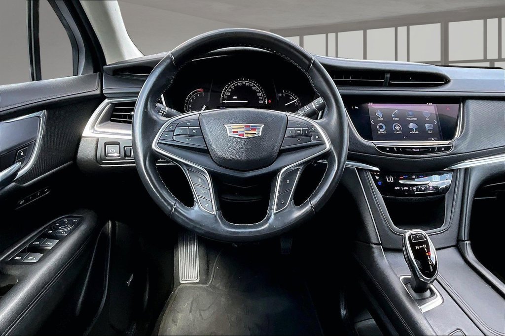 Used 2017 Cadillac XT5 Premium Luxury w/ Advanced Security Package AWD/4WD image 5