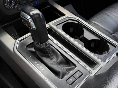 Used 2019 Ford F150 Lariat w/ Equipment Group 502A Luxury AWD/4WD image 20