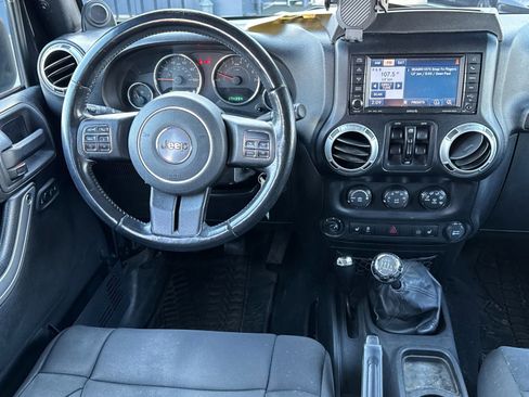 Used 2012 Jeep Wrangler Unlimited Rubicon w/ Dual Top Group AWD/4WD image 16
