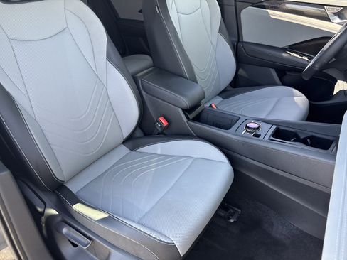 Used 2025 Volkswagen Tiguan SE R-Line AWD/4WD image 8