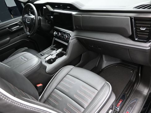 Used 2025 GMC Sierra 2500 AT4X image 39
