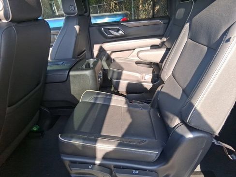 Used 2022 Chevrolet Suburban Premier AWD/4WD image 14
