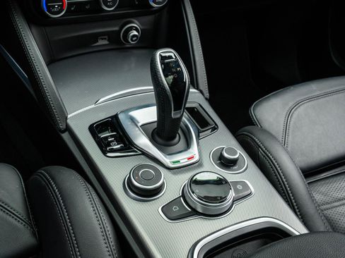 Used 2022 Alfa Romeo Stelvio Veloce image 15