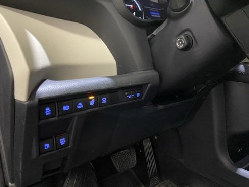 Certified 2024 Toyota Sienna Platinum image 18