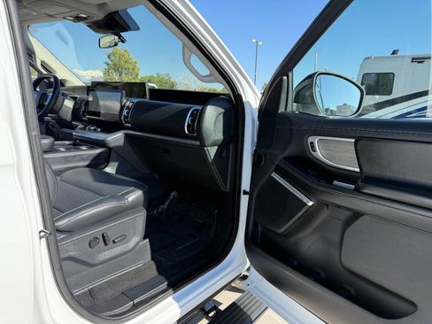 Used 2025 Ford Expedition Max Platinum AWD/4WD image 27