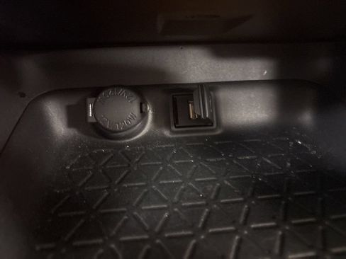 Used 2021 Toyota RAV4 XLE AWD/4WD image 13