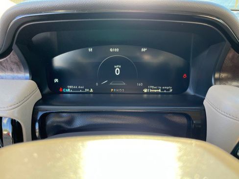 Used 2022 Lincoln Nautilus Reserve image 16