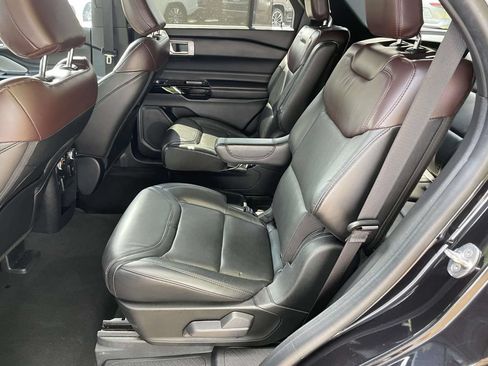 Used 2021 Ford Explorer Platinum w/ Premium Technology Package RWD image 8