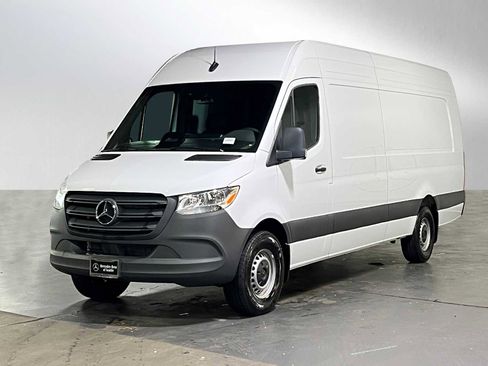 Used 2025 Mercedes-Benz Sprinter 2500 image 7