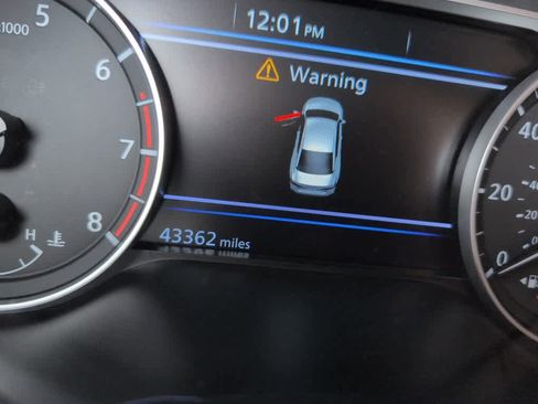 Used 2022 Nissan Altima 2.5 SR w/ Midnight Edition Package image 9